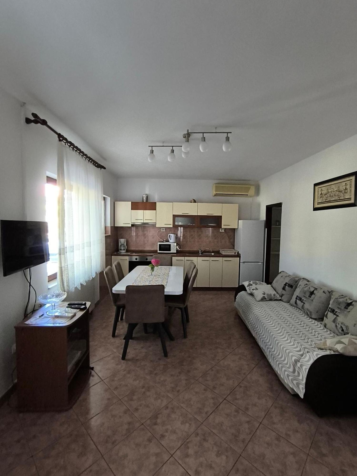 Apartment Vinka โตรกีร์ ภายนอก รูปภาพ